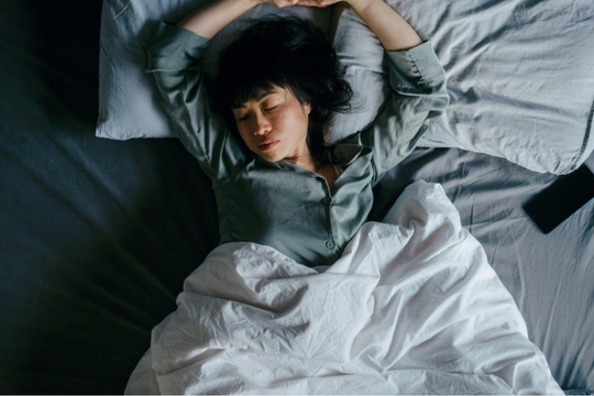 Phụ nữ có mức độ buồn ngủ cao hơn nam giới