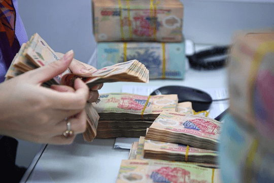 Vietcombank, LPBank, Sacombank… đồng loạt giảm lãi suất sau cuộc họp với Thống đốc
