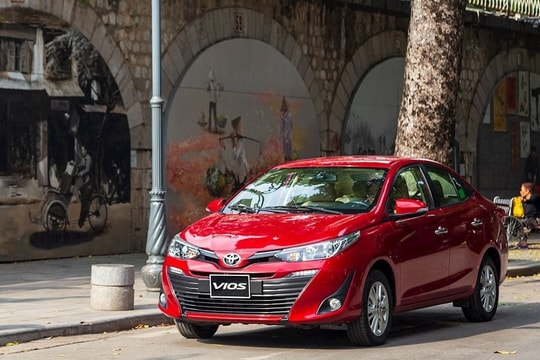 Toyota Vios giá chỉ 260 triệu, khách Việt xem xe thoải mái lựa chọn, thiết kế đẹp cùng vận hành bền bỉ