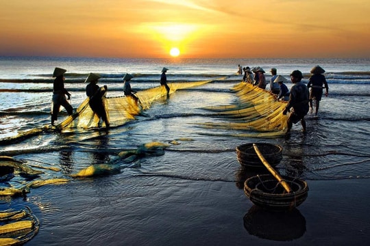 Bãi biển gần Hà Nội được mệnh danh là 'điểm nghỉ dưỡng lý tưởng nhất Đông Dương', từng đón 1,6 triệu khách trong 4 ngày