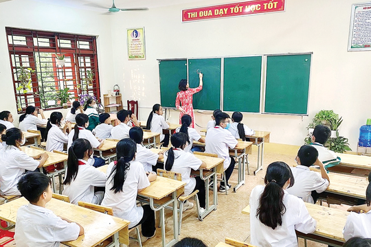 Từ 15/5, giáo viên được phép dạy thêm ngoài trường: Ai được áp dụng? Điều kiện cụ thể ra sao?
