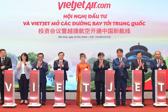 Vietjet công bố 5 đường bay tới Trung Quốc, tỷ phú Nguyễn Thị Phương Thảo nhận danh hiệu Giáo sư xuất sắc