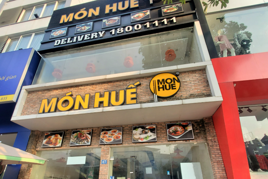 Tạm hoãn xuất cảnh đối với bà chủ chuỗi Nhà hàng Món Huế