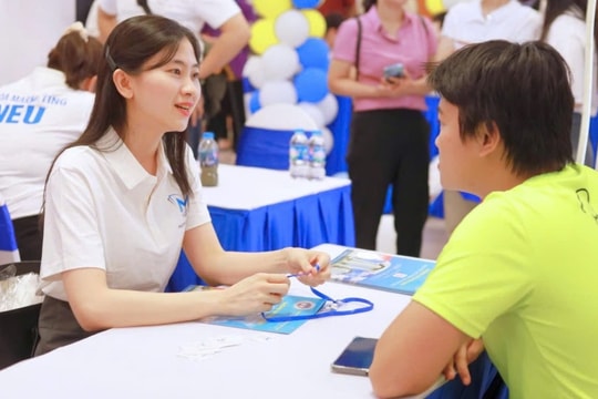 Nữ Phó Giáo sư trẻ đẹp không ngại ‘dấn thân’, hiện ‘truyền lửa’ tại trường đại học Việt Nam lọt top 1.000 trường có tầm ảnh hưởng trên thế giới