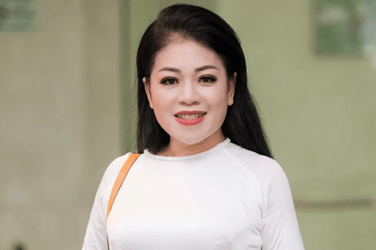 Ca sĩ được mệnh danh là 'Nữ hoàng nhạc đỏ' của Việt Nam, sở hữu bằng Tiến sĩ, giảng viên trường nhạc uy tín nhất cả nước