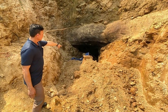 Kiểm tra đồi keo của người dân, phát hiện 2 hầm vàng bị khai thác, hàng trăm kg quặng và máy móc chôn giấu