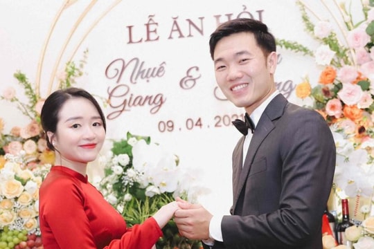 Cầu thủ nổi tiếng của Việt Nam sắp cưới vợ Giám đốc