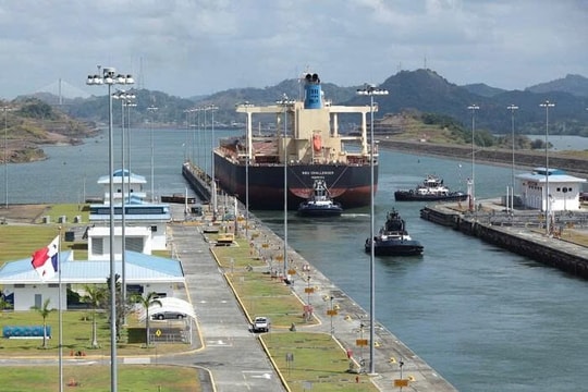 Phí qua kênh đào Panama tăng gấp hơn 30 lần, doanh nghiệp tranh nhau 'mua đường'