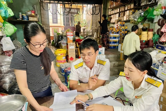 Tranh luận nóng về ngưỡng thuế 500 triệu: Hộ kinh doanh than khó, chuyên gia nói 'chưa nên vội điều chỉnh'