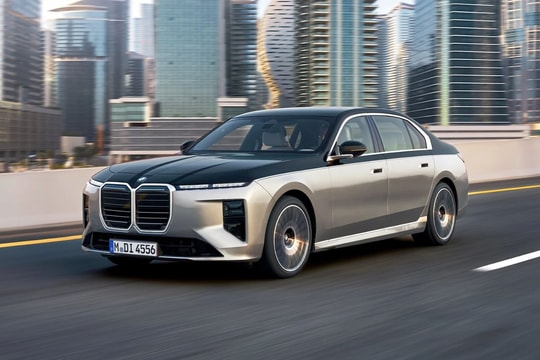 BMW 7 Series G70 LCI 2027 ra mắt: Lột xác thiết kế, xóa bỏ màn hình cong, ngập tràn công nghệ đưa AI vào vận hành, có bản thuần điện, giá quy đổi khởi điểm từ 2.7 tỷ đồng