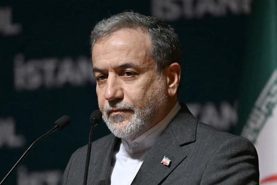 Iran tăng cường liên lạc với Pakistan giữa lúc ngừng bắn mong manh