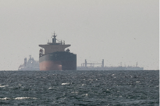 Quốc gia Đông Nam Á đưa 3 tàu chở dầu mắc kẹt ở eo biển Hormuz về nước an toàn, bằng cách nào?