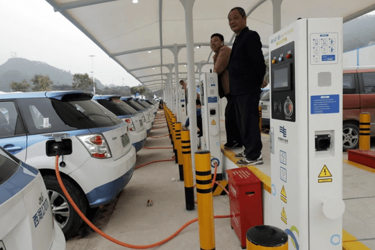 Nhiều trạm sạc xe điện âm thầm tăng giá, người dân Trung Quốc bức xúc