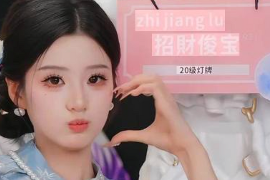Cô gái 19 tuổi biển thủ gần 66 tỷ đồng để làm ‘chị Đại top 1’ trong livestream, người cha cay đắng thừa nhận con gái dễ ngồi tù 10 năm