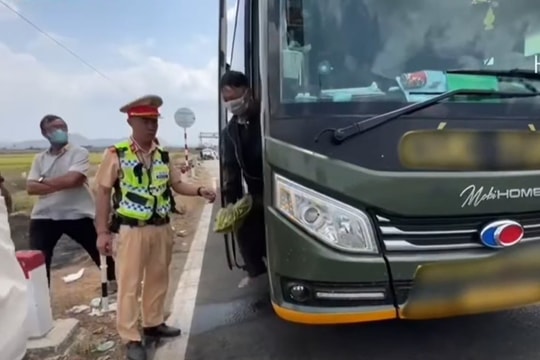 Kiểm tra ô tô có 47 người, tài xế Nguyễn Ngọc Hải và chủ xe bị phạt nặng