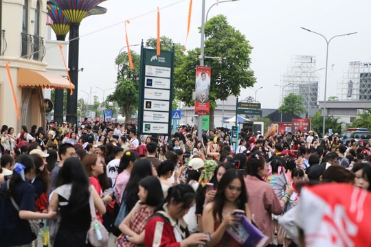 Biển người đổ về Hưng Yên