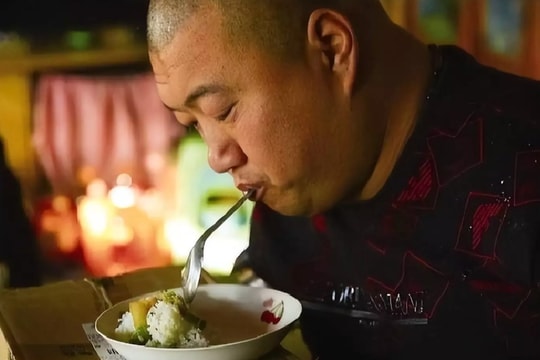 Bị xem là gánh nặng, người đàn ông không tay chân trở thành trụ cột gia đình nhờ vật dụng không ai ngờ tới