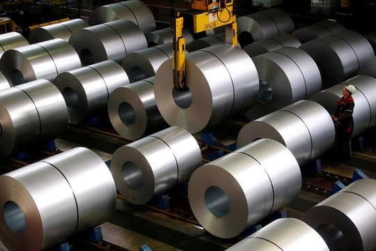 Giá thép tăng 10-13%, doanh nghiệp như Hòa Phát, VNSteel... chịu sức ép