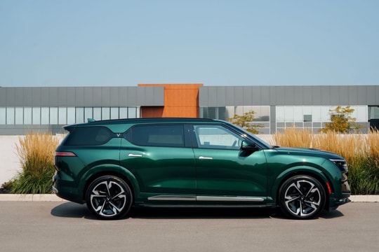 Doanh nhân Việt quyết định đổi xe sang Đức chọn SUV điện VinFast VF 9: Đưa ra nhận xét rất lạ