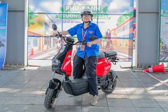 VinFast có mẫu xe điện 'lai' dành cho học sinh, giá dưới 14 triệu đồng, đi học 2-3 ngày mới phải sạc