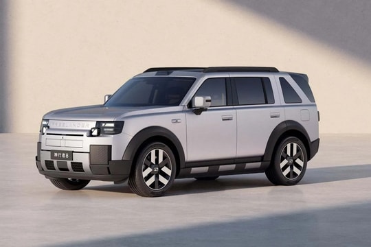 'Land Rover Defender 110' thuần điện ra mắt: Dài rộng hơn, sạc nhanh công suất tối đa 350 kW, có cả bản hybrid