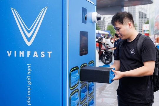 Nhà cung cấp ắc quy độc quyền cho VinFast lên tiếng về 'cuộc đua' pin xe điện