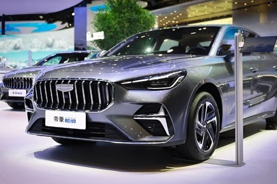 Giá chưa tới 300 triệu, uống xăng 2,22L/100 km: Hãng xe có nhà máy 4.000 tỷ tại Việt Nam gây sốc với mẫu sedan hybrid mới