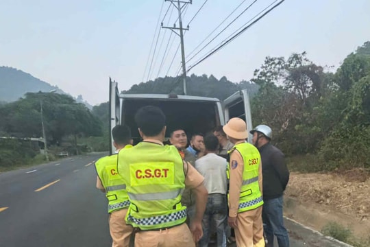 Phát hiện 14 cục nóng, 3 cục lạnh điều hoà cùng nhiều cờ lê, mỏ lết trong ô tô Mercedes-Benz, CSGT bắt giữ khẩn cấp Phạm Anh Tuấn 44 tuổi