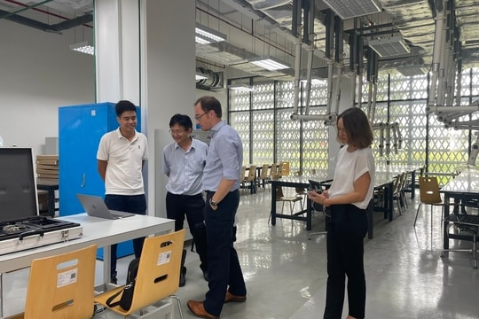 Giáo sư tuổi thơ đi chăn bò nay có 3 bằng sáng chế Mỹ, hiện làm Viện phó ở trường đại học xếp hạng 287 châu Á và top 6 tại Việt Nam