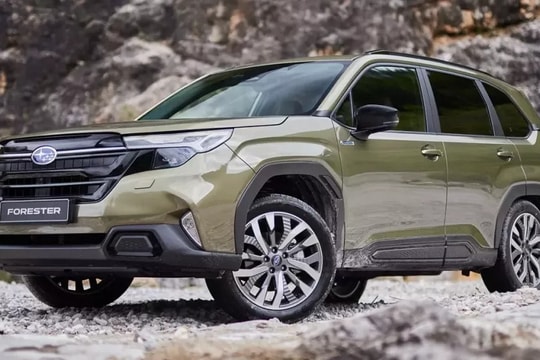 Trong năm nay, khách Việt sắp có thêm lựa chọn SUV hybrid Nhật mạnh hơn 190 mã lực, tiêu thụ 5,4 lít/100 km, 'var thẳng' Honda CR-V