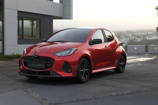 Mượn động cơ hybrid từ đối thủ đồng hương, hãng xe Nhật đang ngầm báo hiệu sự kết thúc của một huyền thoại đô thị do chính tay mình tạo ra