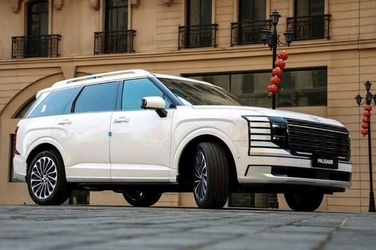 Khách Việt sắp đón thêm 2 mẫu SUV hybrid đáng gờm: Một bên 'ngáo giá' mạnh hơn 400 mã lực, một bên giá mềm nhiều tiện nghi