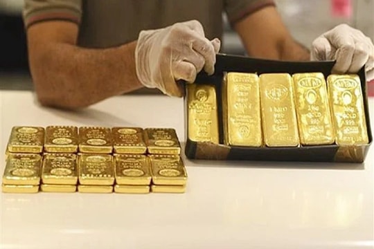 Giá vàng hôm nay (5/5): Áp lực dồn dập, vàng trong nước và thế giới cùng lao dốc