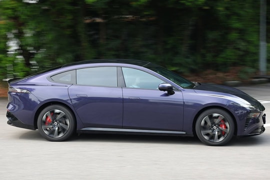 Mẫu sedan mới sắp ra mắt thị trường Việt Nam: Kích thước tương đương Toyota Camry, cửa cắt kéo, ngoại hình thể thao, ngập tràn công nghệ siêu xe