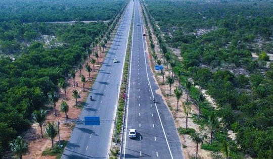 Tuyến đường ven biển 2.000 tỷ nối đến sân bay rộng bậc nhất Việt Nam đối diện khó khăn lớn