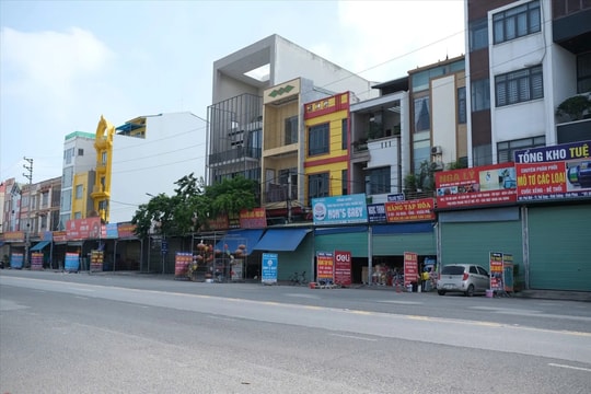 ‘Đất vàng’ hóa ‘đất hoang’: Giá thuê mặt bằng lao dốc mạnh 37% tại các quận lõi