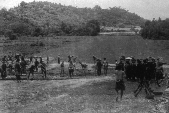 Huy động 200 người xây dựng sân bay quốc tế đầu tiên của Việt Nam trong 48h, do Bác Hồ trực tiếp chỉ đạo