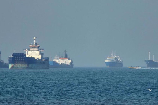 Iran tuyên bố sẵn sàng hỗ trợ các tàu thương mại qua eo biển Hormuz