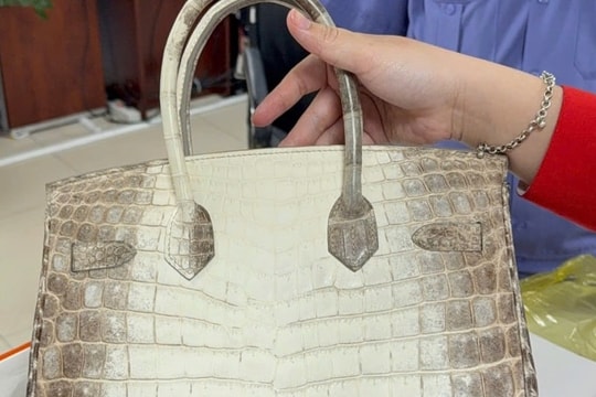 Túi Hermes của bà Trương Mỹ Lan được bán đấu giá trực tuyến vào 21/5, một chiếc từng được tỷ phú Malaysia tặng