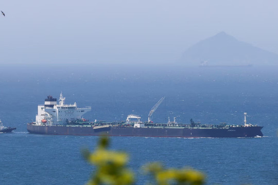 Reuters: UAE bí mật đưa tàu chở dầu qua eo biển Hormuz