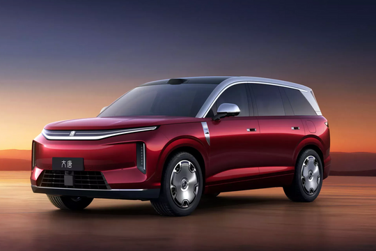 BYD ra mắt SUV điện lớn hơn Kia EV9 và Hyundai Ioniq 9: Nhận 30.000 đơn sau 24 giờ, sạc 9 phút chạy gần 1.000 km