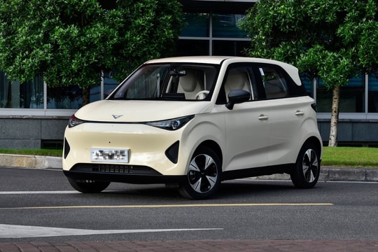 Xe điện cỡ nhỏ gây sốt với mức giá 184 triệu đồng: Chạy 310km trong 1 lần sạc, khoang lái 2 màn hình, 5 cửa với trục cơ sở kéo dài