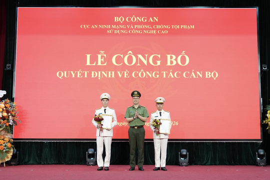Chủ tịch và Tổng Giám đốc FPT Telecom được Bộ Công an phong hàm Thượng tá