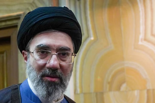 Lãnh tụ Tối cao Iran gặp chỉ huy quân đội, đưa ra chỉ đạo mới