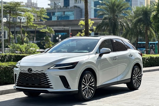 Từ nay, người mua Lexus có thể tiết kiệm gần 400 triệu đồng nhờ quy định thuế mới