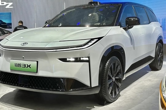 Toyota dần ‘nhập cuộc’, mẫu SUV điện cùng cỡ với Mazda CX-5 giá chỉ 425 triệu: Thiết kế ‘Hi-Tech & Warmth’, nội thất được công nghệ hoá
