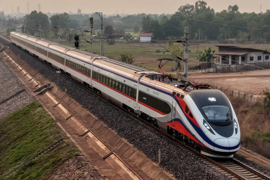 Chọn nhà thầu Trung Quốc cho dự án đường cao tốc dài nhất nước Lào, tham vọng trở thành 'cửa ngõ thương mại' Đông Nam Á