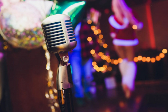 Chính quyền xã đề nghị tạm dừng karaoke, 'hát với nhau' để học sinh ôn thi