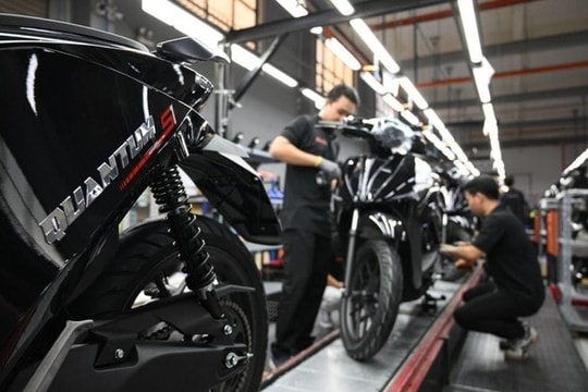 Chạy hơn 50.000km trong gần 1 năm, chủ xe máy điện Dat Bike đã nói thẳng về pin cùng khả năng vận hành