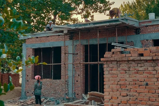 Chi gần 2 tỷ xây 'dinh thự' to nhất làng, 9 năm sau hối hận: 'Chỉ kẻ ngốc mới bỏ hàng tỷ đồng xây nhà ở quê'